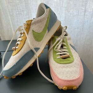 Nike Sun Club Daybreak Sneakers Women’s size 8.5